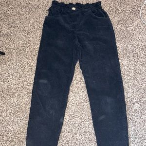 Black loose pants! With super cute button!